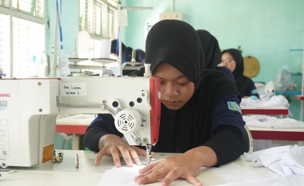 IKUTI PELATIHAN MENJAHIT