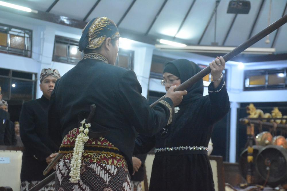 PENYERAHAN TOMBAK ABIRAWA