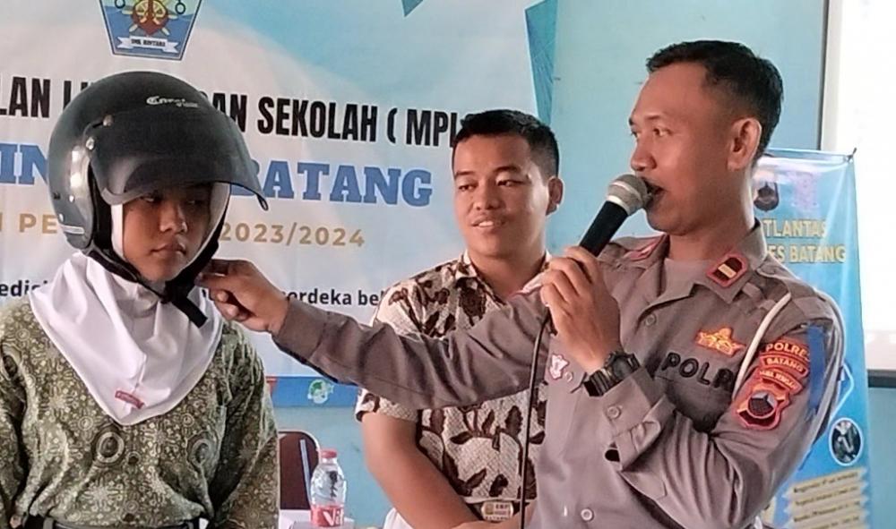 PENTINGNYA MEMAKAI HELM SNI 