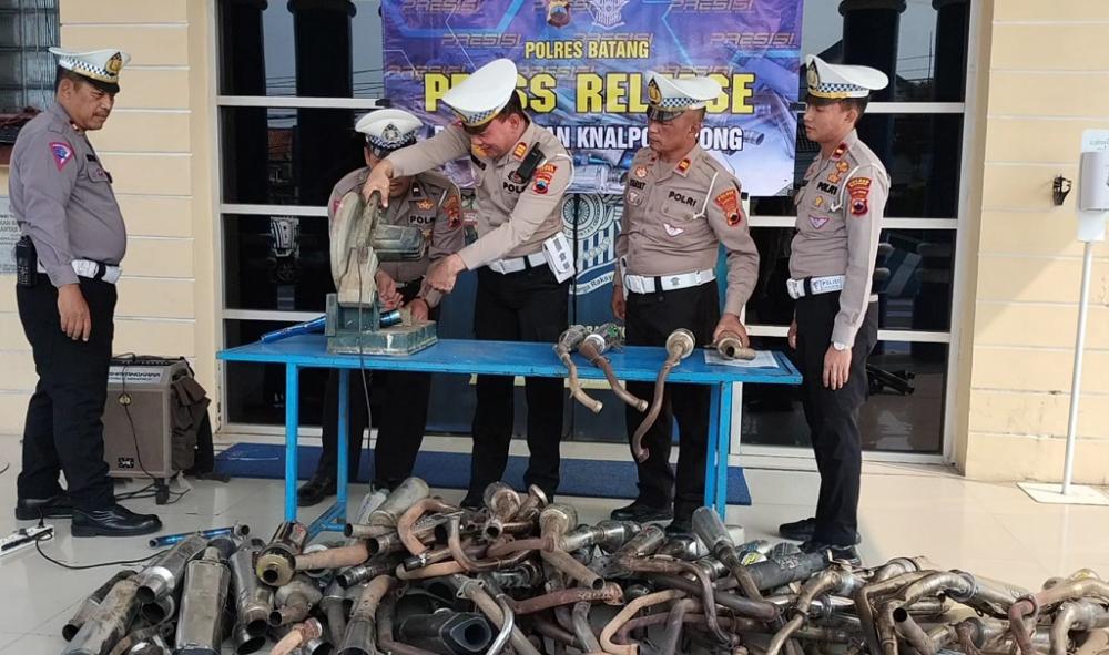 Operasi Patuh Candi, Satlantas Musnahkan Ratusan Knalpot Bising