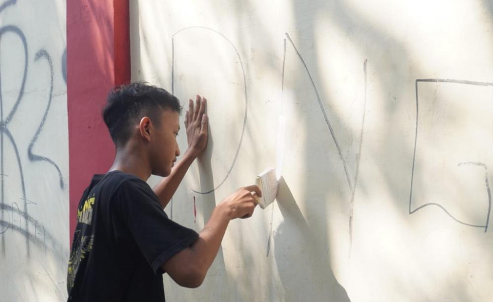 MENGECAT ULANG DINDING