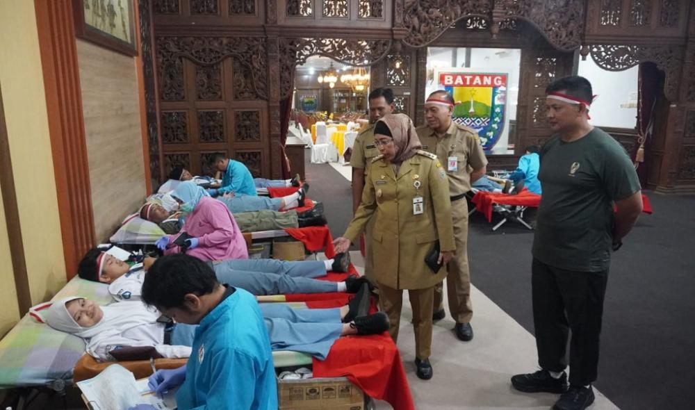 Peringati HUT RI Ke-78, Pemkab Bersama Kodim Batang Gelar Baksos Donor Darah
