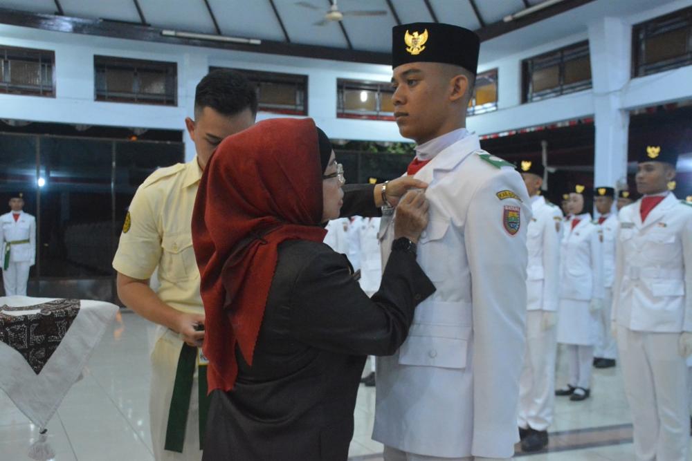 Penuh Khidmat, Pj Bupati Kukuhkan 75 Paskibraka