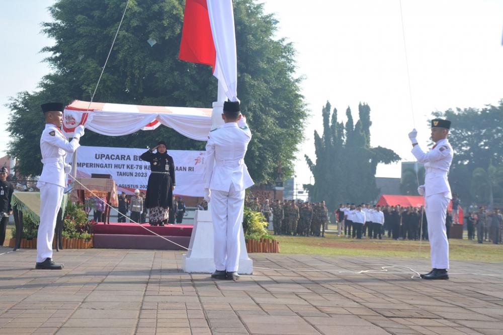 PENGIBARAN BENDERA MERAH PUTIH