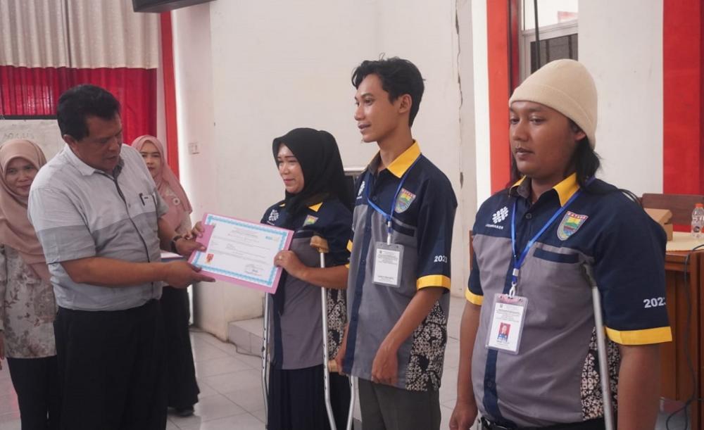 Disnaker Batang Luluskan 16 Disabilitas Dalam Program Pelatihan Computer Operator Assistant