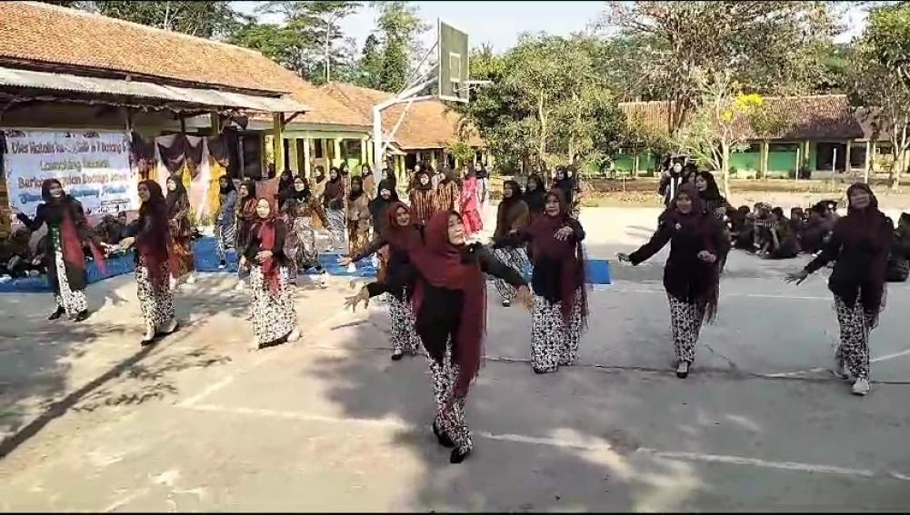 Waspada Tergilas Modernasi, SMP 7 Gagas Sekolah Budaya