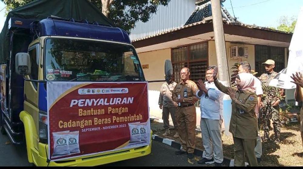 Distribusikan Bantuan 787,99 ton Beras, Pj Bupati Batang Tekan Laju Inflasi