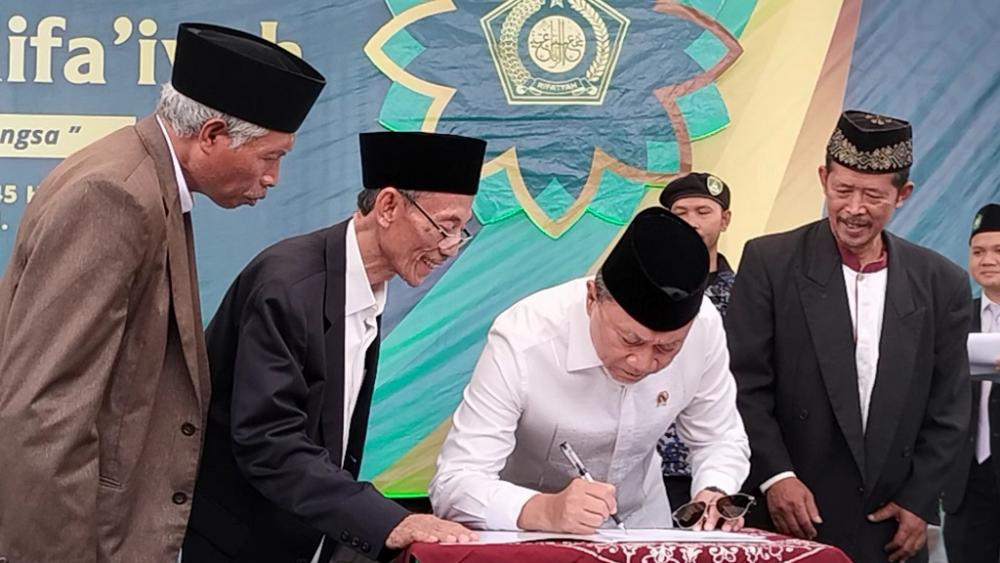 Pembangunan Gedung Dakwah Rifaiyah Tersendat, Zulhas Gelontorkan Rp250 Juta