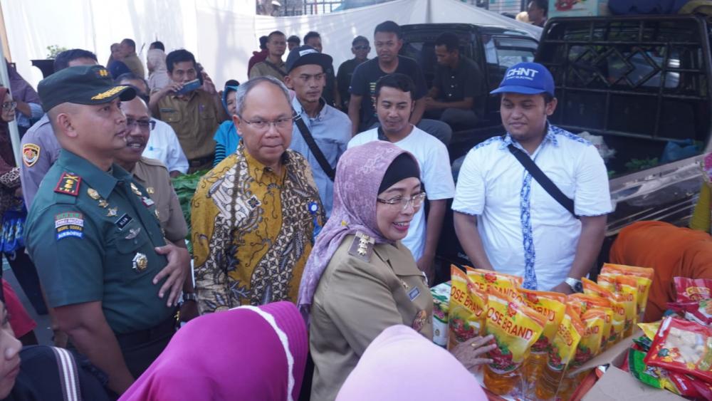 Ratusan Warga Batang Serbu Operasi Pasar Pangan Murah