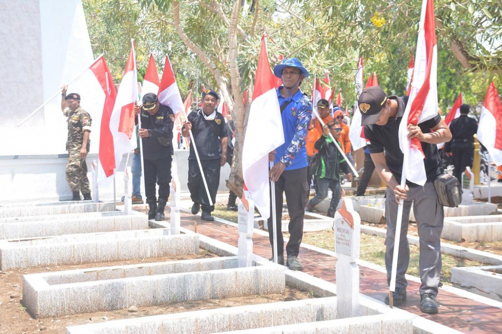 TANCAPKAN BENDERA MERAH PUTIH
