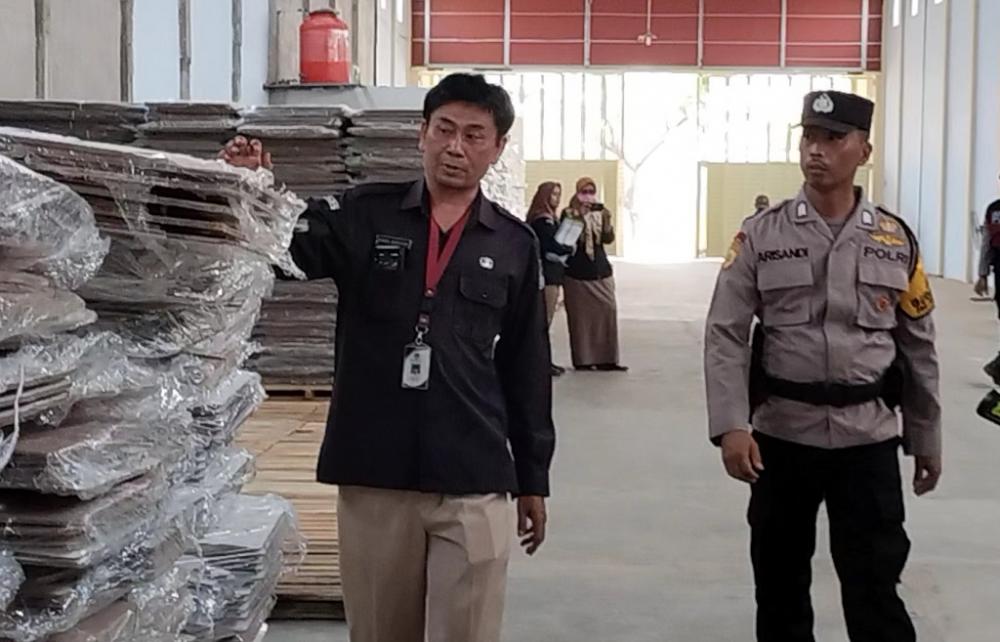 KPU BATANG PASTIKAN SARPRAS PEMILU AMAN