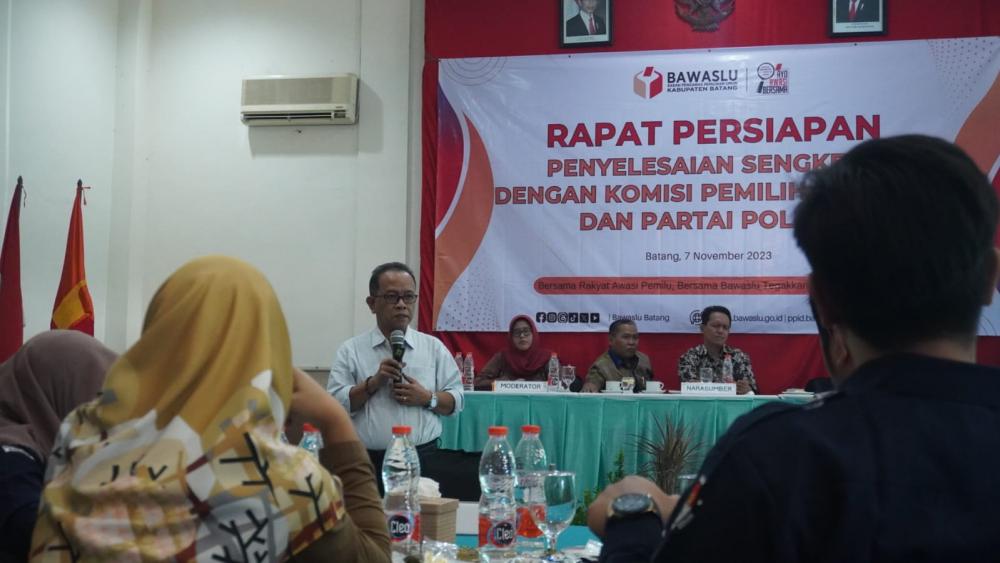 Bawaslu Batang Sosialisasi Penyelesaian Sengketa KPU dengan Partai Politik