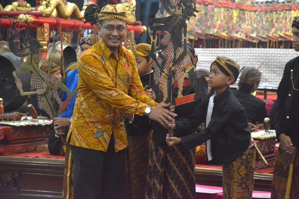 Meriahkan Hari Wayang, Lima Dalang Cilik Batang Beraksi