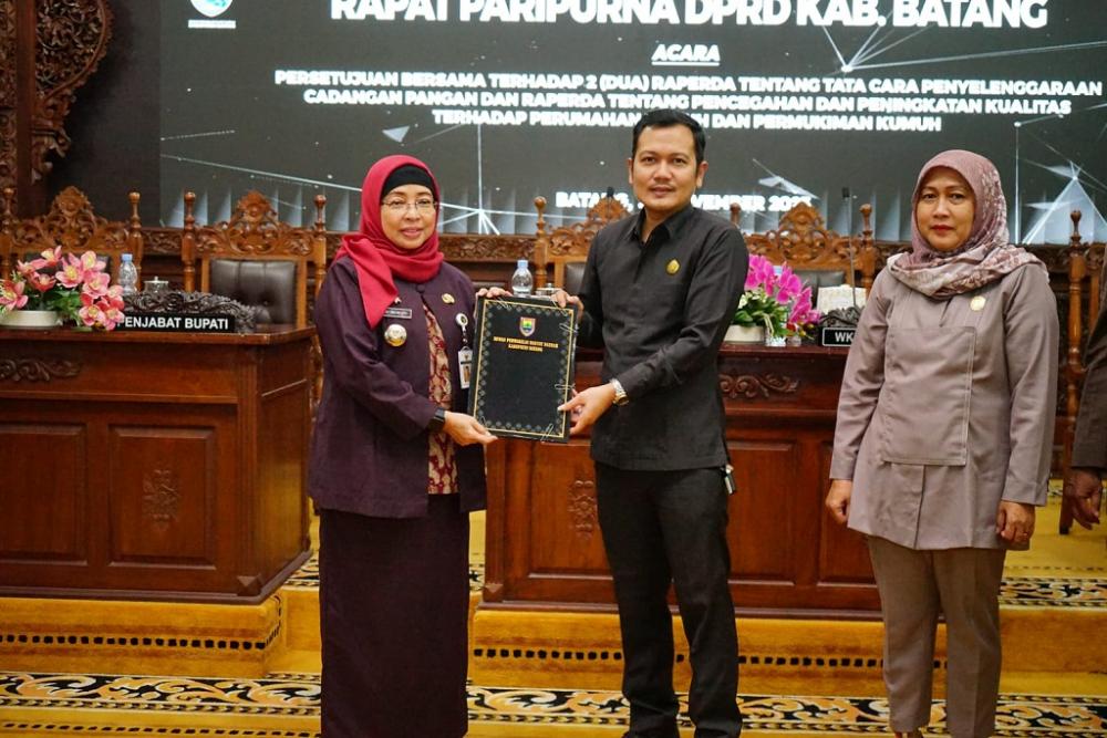 DPRD dan Penjabat Bupati Batang Setujui Dua Raperda Baru