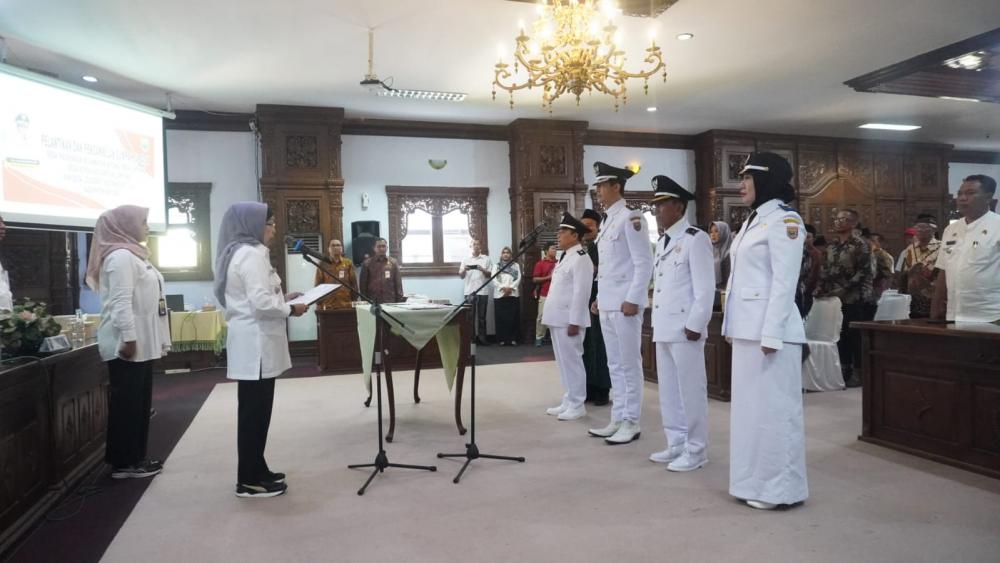 Pj Bupati Batang Lantik 4 Kepala Desa Antar Waktu di 3 Kecamatan