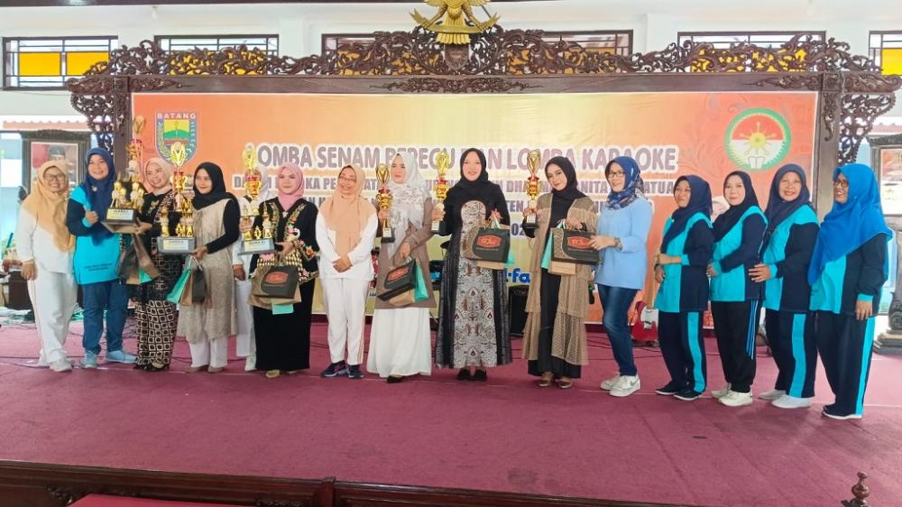 Peringati HUT ke-24, DWP Batang Gelar Lomba Senam dan Karaoke