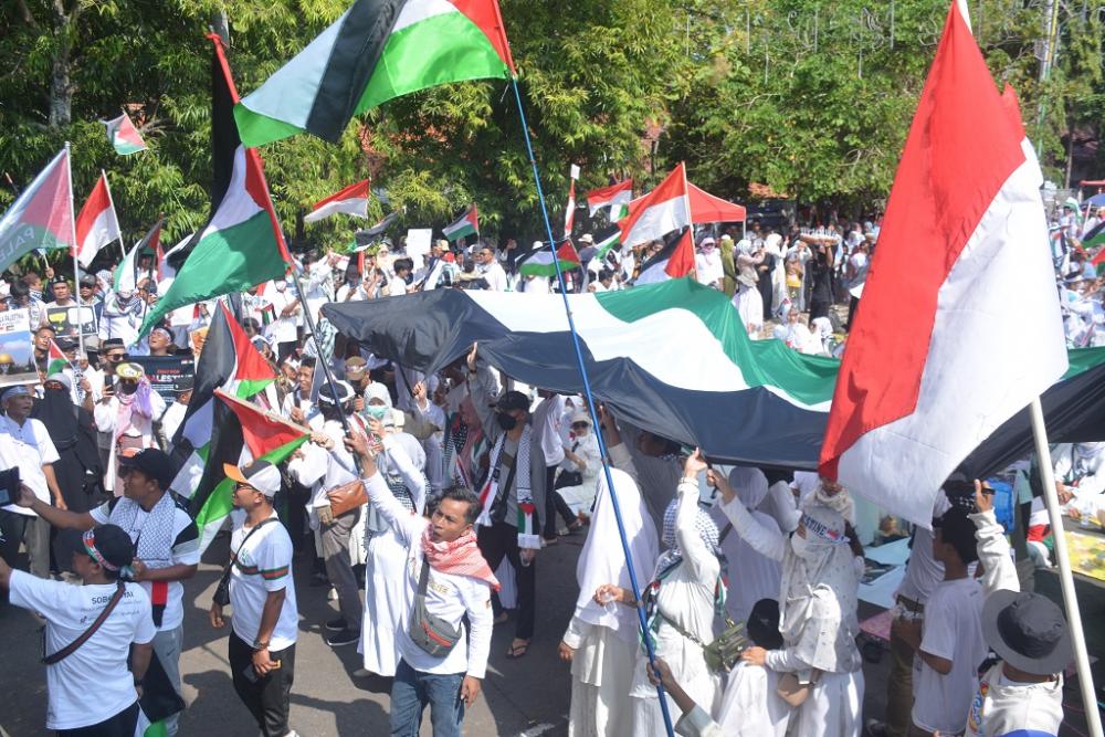 Peduli Gaza, Ribuan Warga Gelar Aksi Bela Palestina