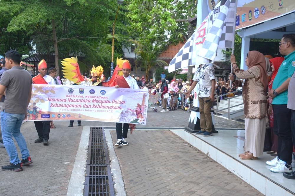 Peringati Hari Disabilitas Internasional, SLB Batang Ramaikan Dengan Karnaval