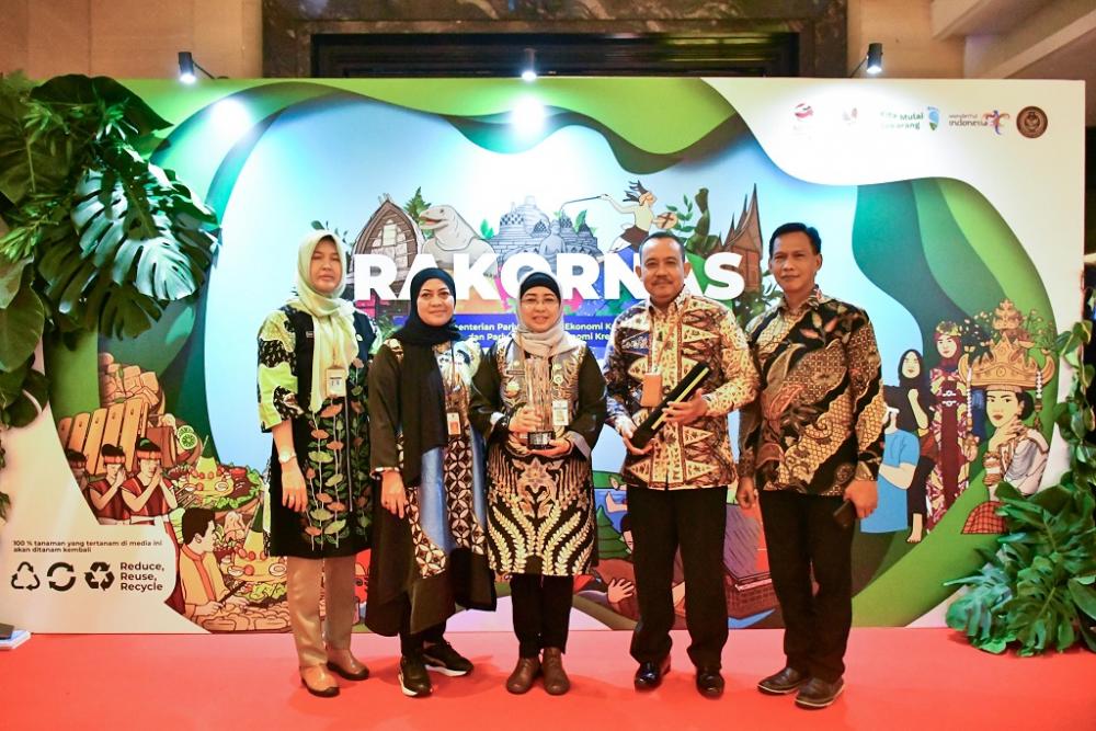 Batang Ditetapkan Sebagai Kabupaten Kreatif, Menparekraf Beri Penghargaan