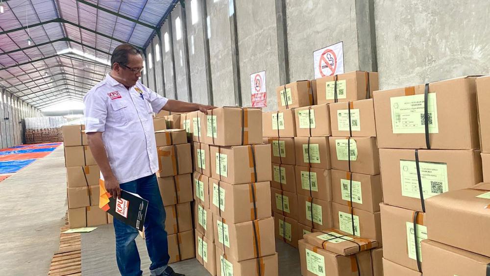 Ratusan Surat Suara DPRD Sudah Datang di Gudang KPU Batang