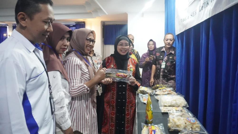 KemenKopUKM Berikan Pengembangan UMKM Batang Pada Pengolahan Ikan