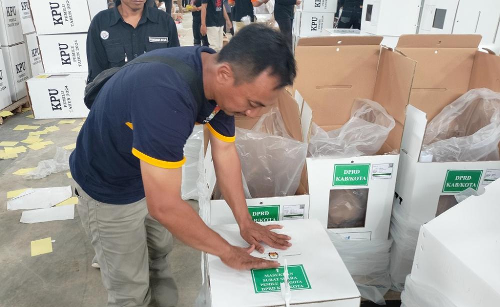 PENGEPAKAN SURAT SUARA