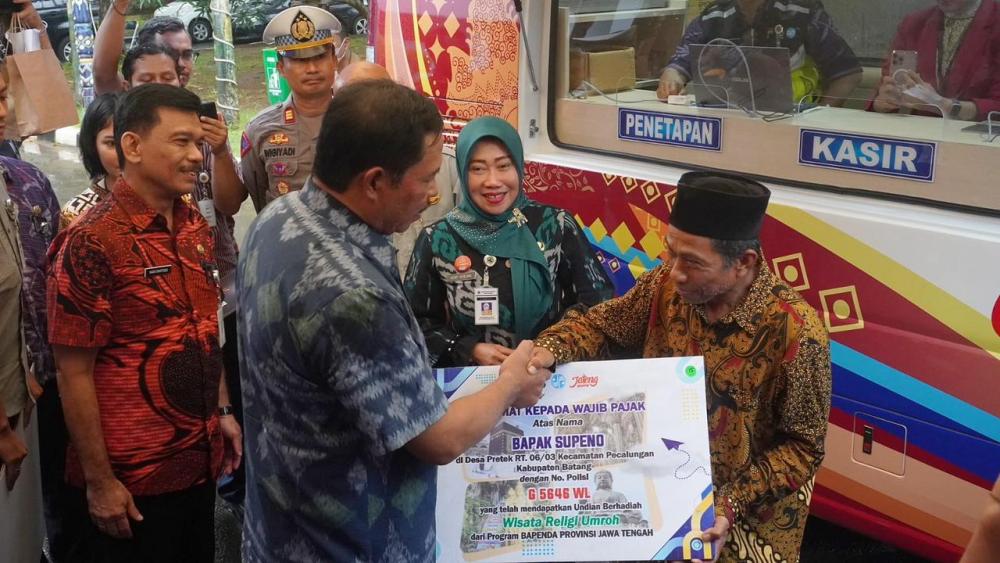 Tingkatkan Pendapatan Daerah, Pempov Jateng Berikan Mobil Samsat Keliling