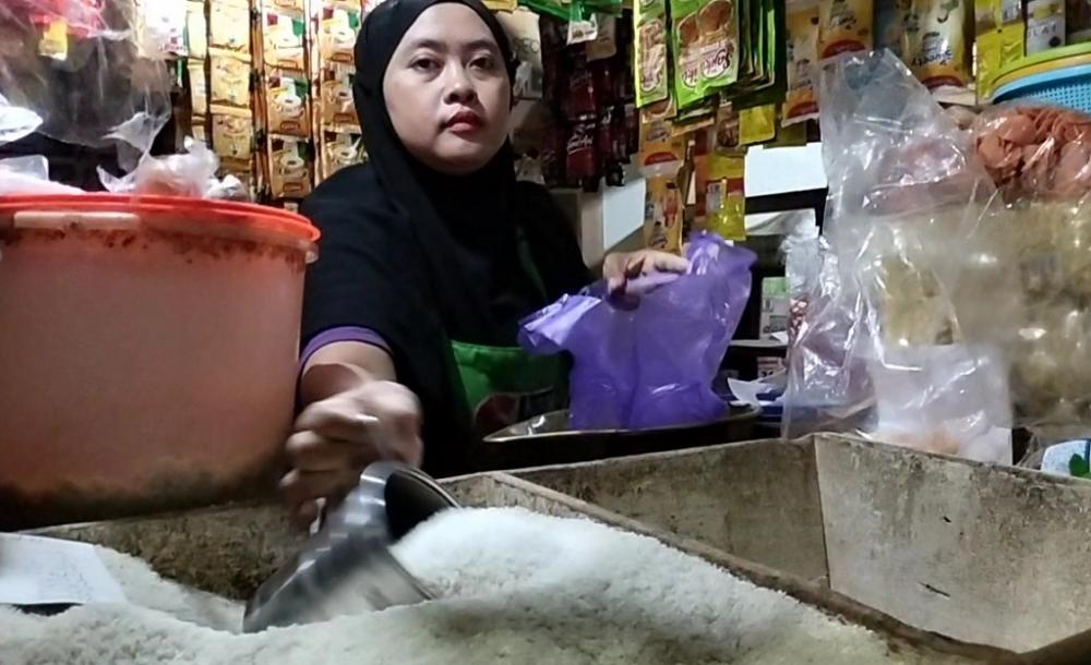 Pedagang Keluhkan Harga Beras Masih Meroket