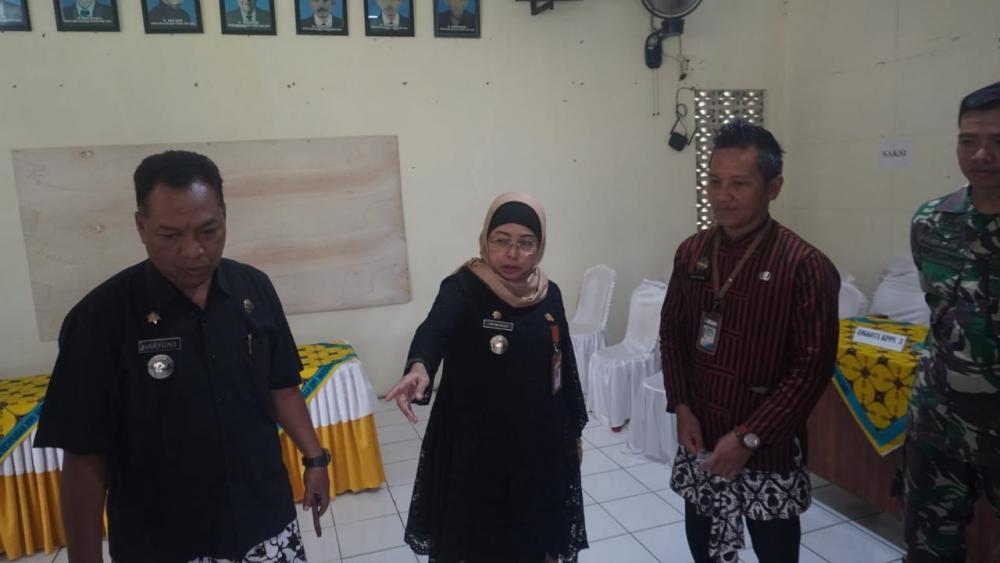 Adanya Kemunduran Jadwal Distribusi, Pj Bupati Batang Cek Langsung Kesiapan TPS