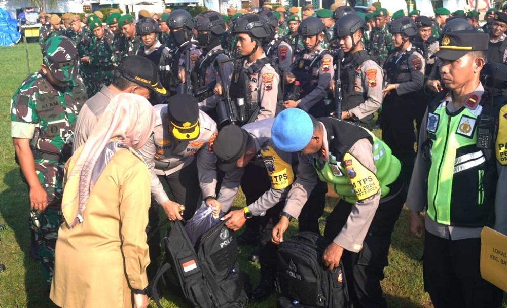 PERBEKALAN PETUGAS PENGAMANAN PEMILU DI BATANG