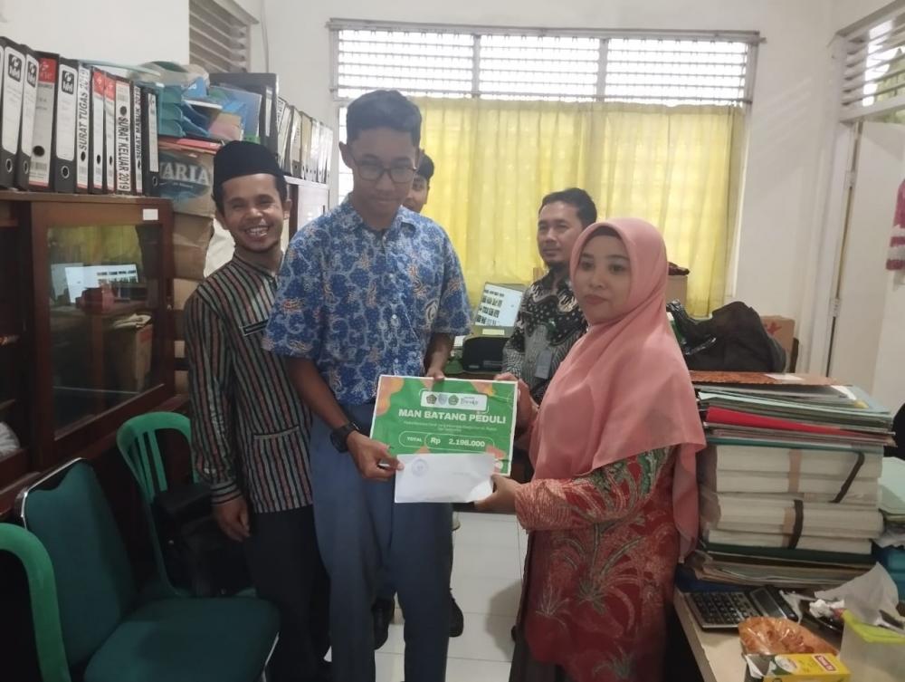 Peduli Terdampak Banjir Demak, MAN Batang Galang Dana