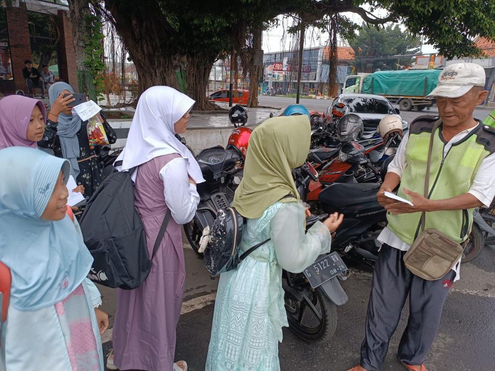 Sambut Bulan Ramadan, Pelajar SDN Proyonanggan 5 Batang Dilatih Bersedekah dan Salat