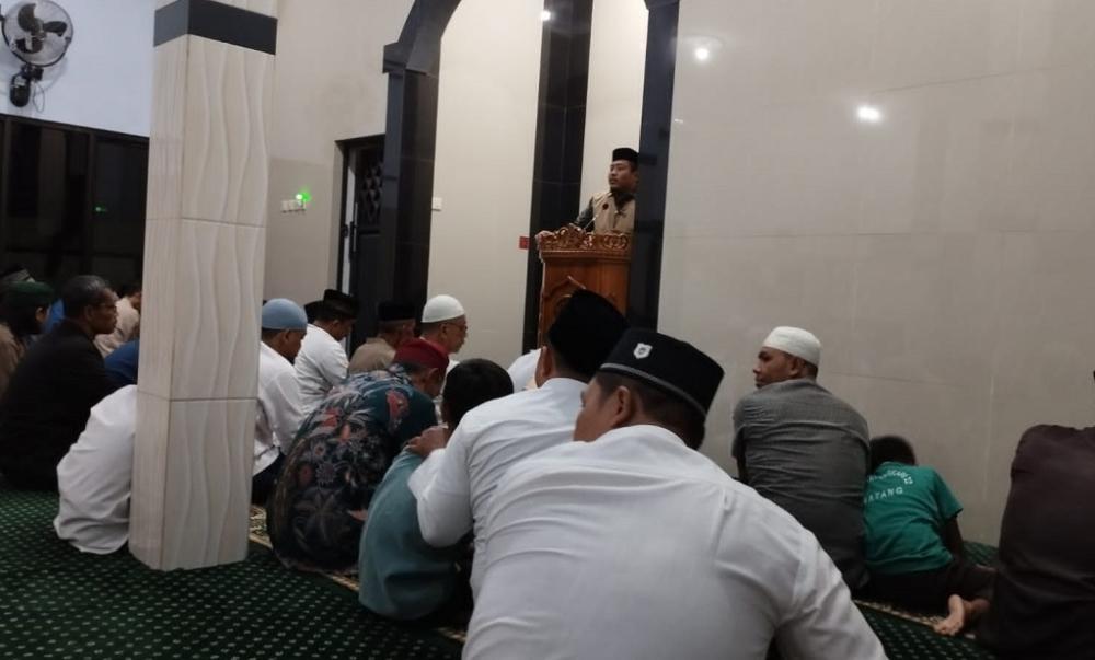 Warga Muhammadiyah Batang Salat Tarawih Serentak