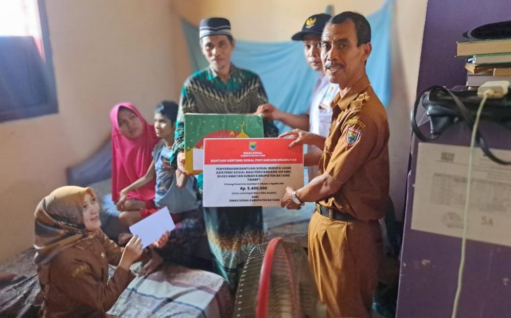 Peringati HUT Batang Ke-58, Pemkab Batang Lakukan Anjangsana dan Bhakti Sosial