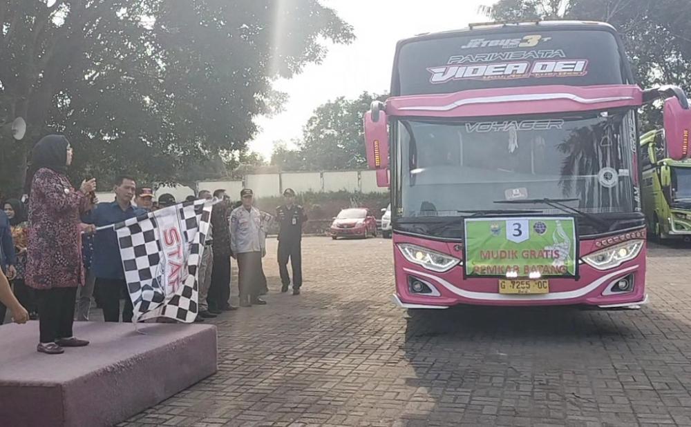 Pemkab Batang Berangkatkan 3 Bus Mudik Gratis