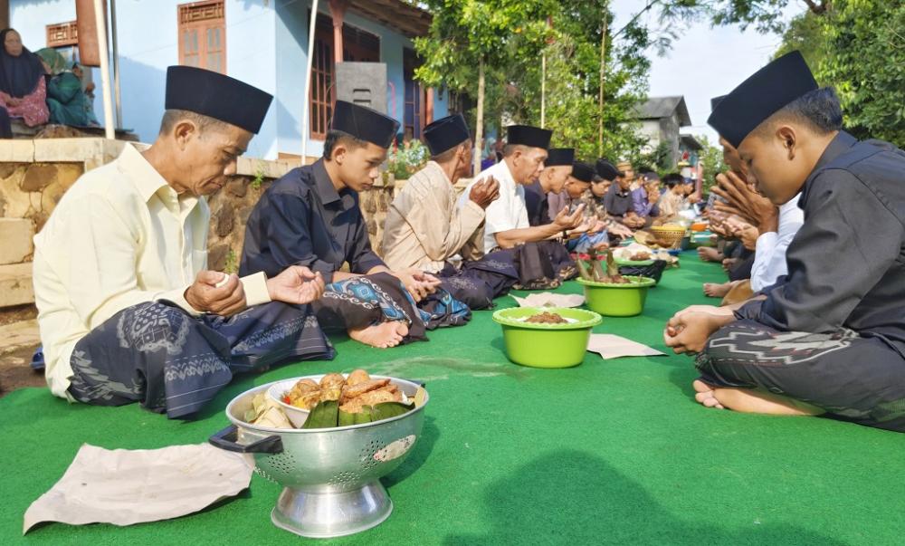 Sambut Idulfitri Warga Karangtengah Gelar Kenduri