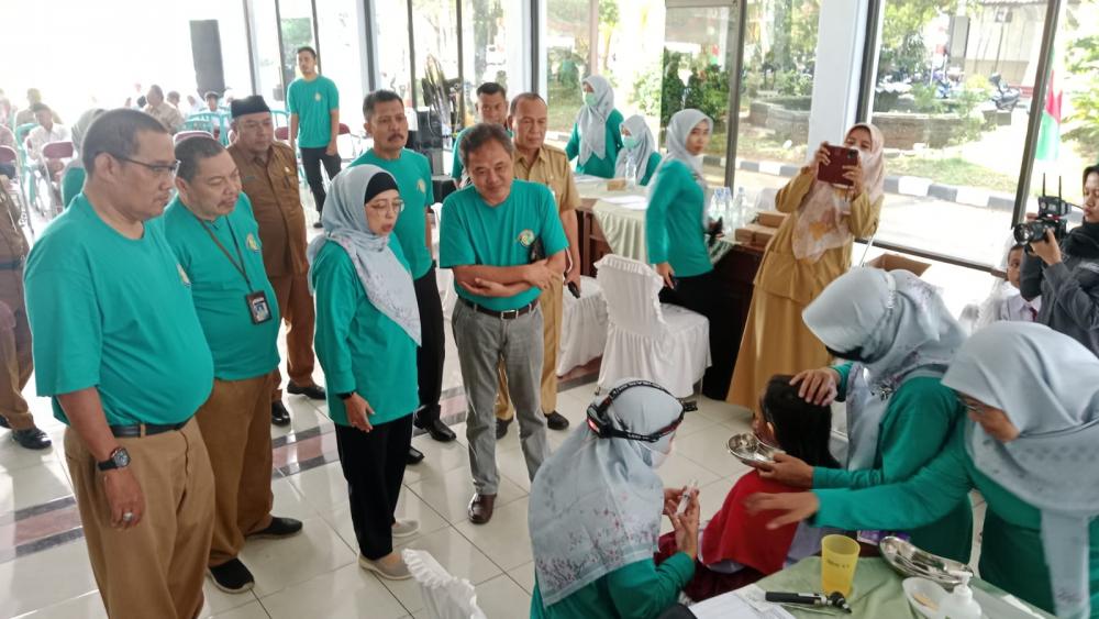 Ratusan Warga Batang Ikuti Pengobatan Gratis Indra Pendengaran dan Penglihatan