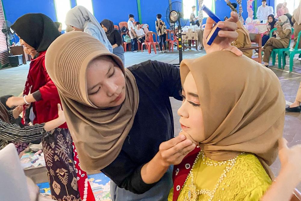 Semangat Smabah Pamerkan Kepiawaiannya Berbisnis Rias Wajah