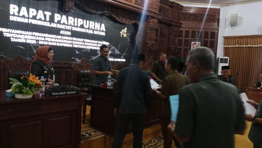 7 Fraksi Sampaikan Pandangan Umum Raperda