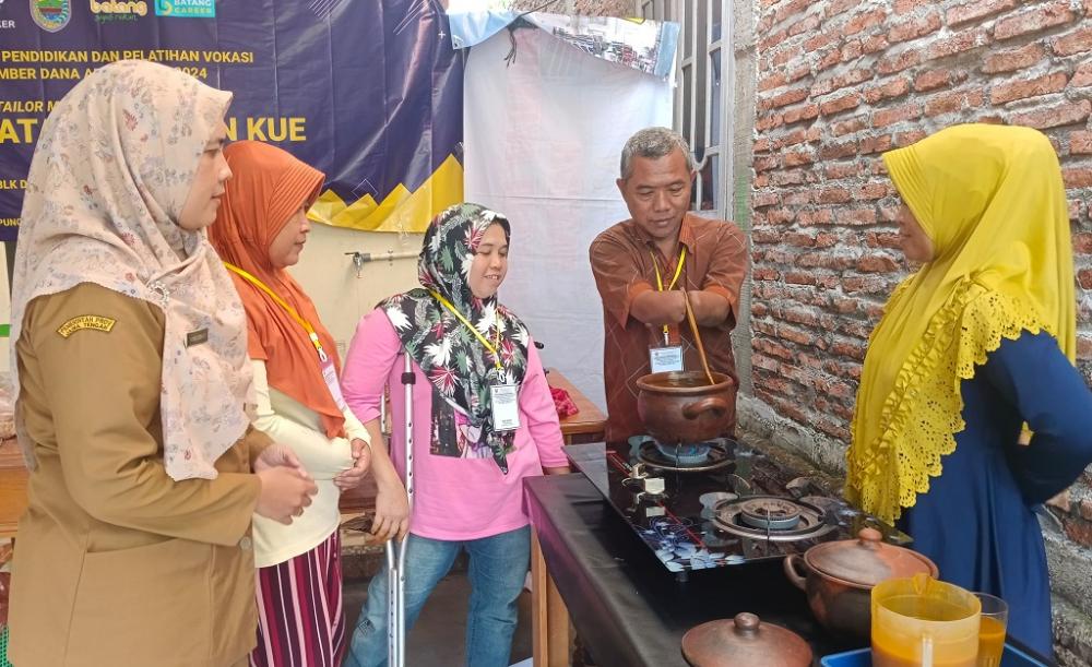 PELATIHAN PEMBUATAN JAMU