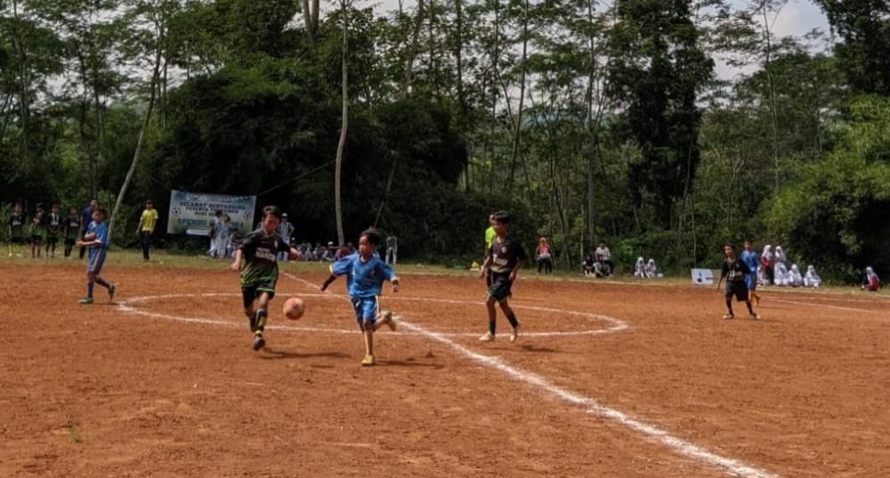 Spendu Jaring Minat Pelajar di Cabang Sepak bola