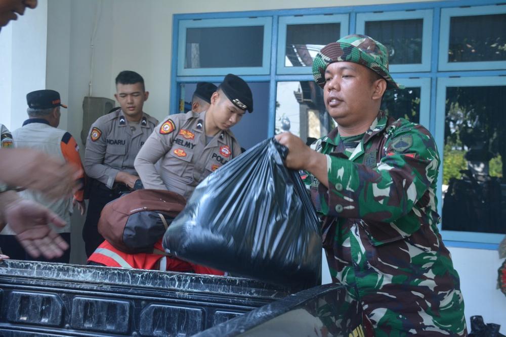 PENDISTRIBUSIAN BANTUAN SEMBAKO