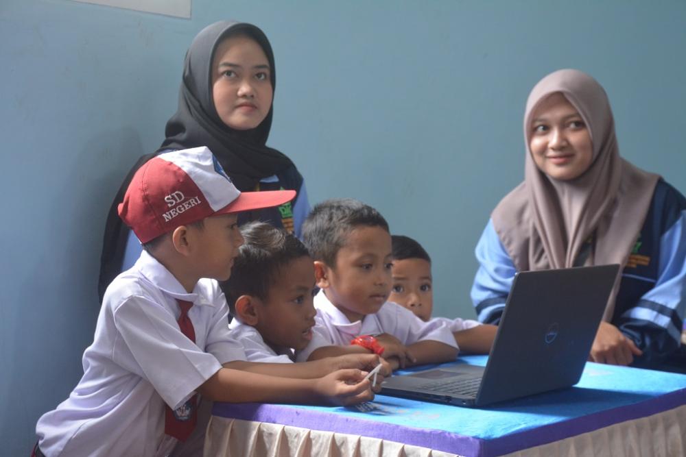 MENIKMATI LAYANAN INTERNET