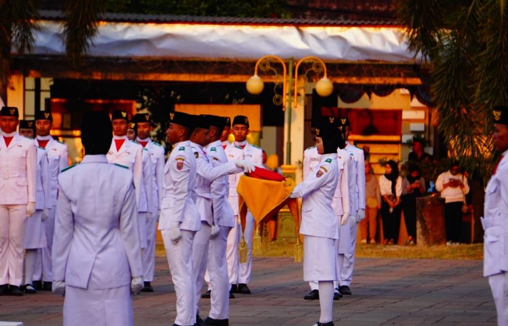 PENURUNAN BENDERAH MERAH PUTIH