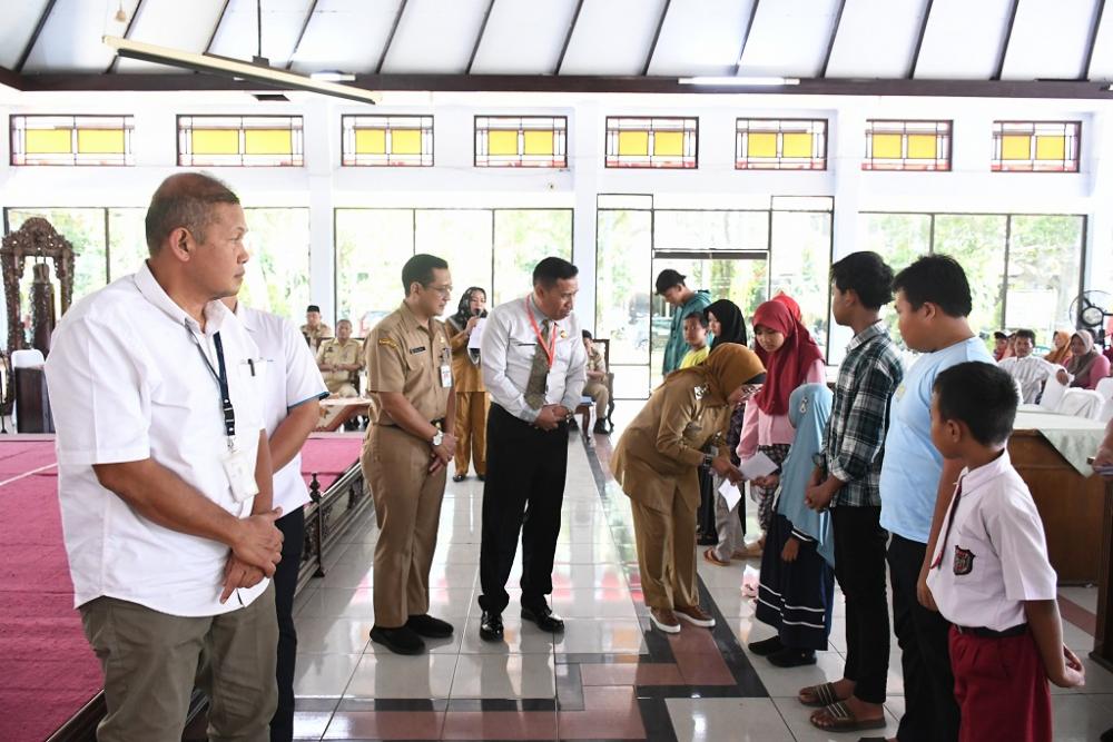 Bantuan Rp 2 Miliar dari Pemkab Batang untuk Anak Yatim dan Piatu Mulai Disalurkan 