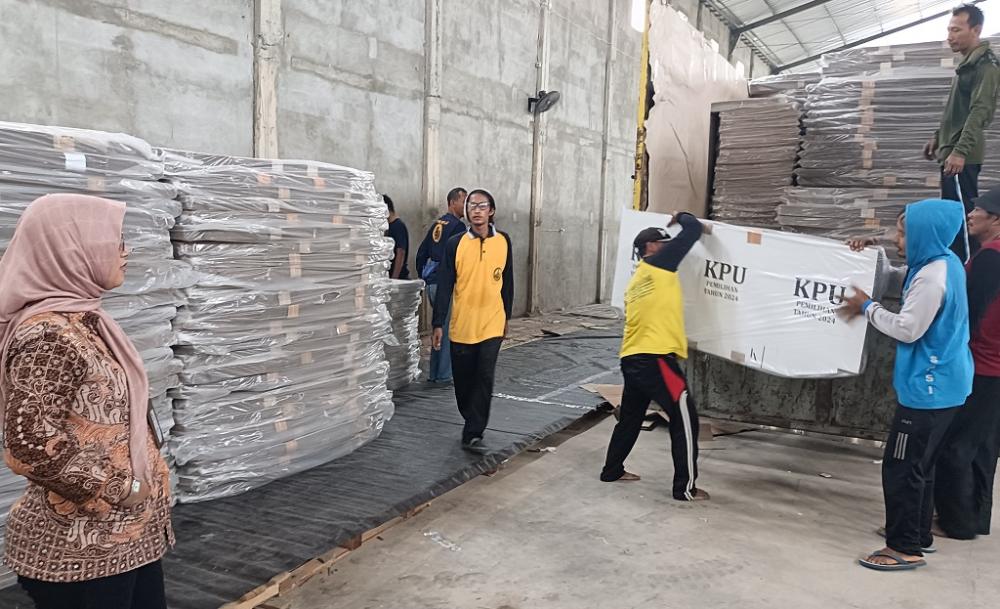 Waspadai Hewan Pengerat, Gudang KPU Intens Disemprot Cairan Khusus