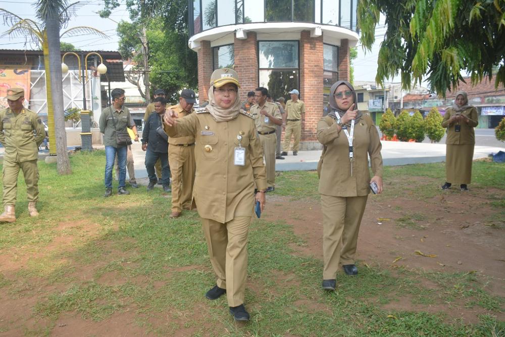 Pj Bupati Batang Minta, Alun-alun Batang Jadi Pusat Ekonomi Rakyat dan Keindahan Kota