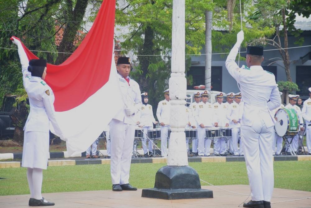 KIBARKAN BENDERA MERAH PUTIH