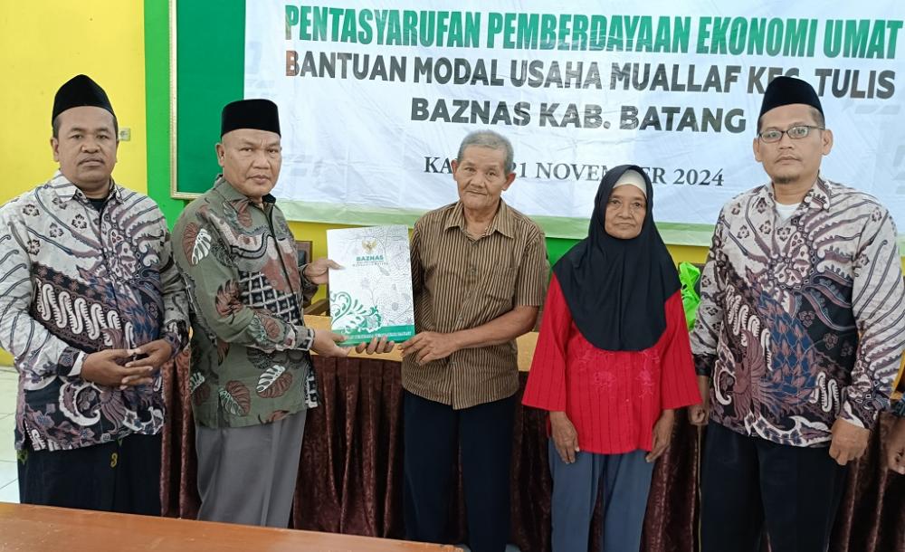 Salurkan Zakat, Baznas Batang Berdayakan Ekonomi Mualaf
