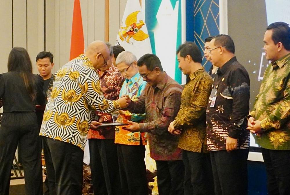 Pemkab Batang Raih Predikat Informatif 7 Kali Secara Beruntun